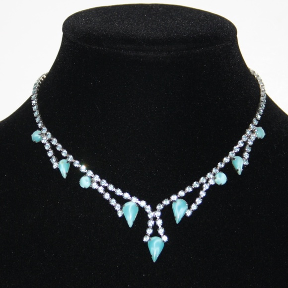 Vintage Jewelry - Vintage blue rhinestone necklace